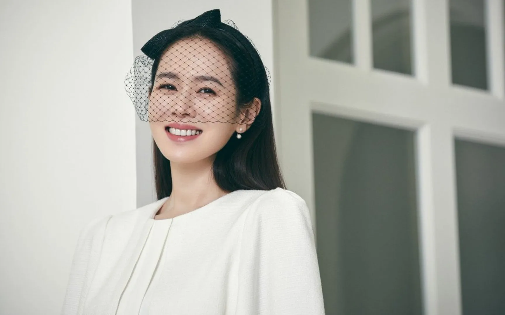 Son Ye Jin và "Vũ khí bí mật" ở tuổi tứ tuần: Đường cong lưng trần khiến công chúng ngỡ ngàng