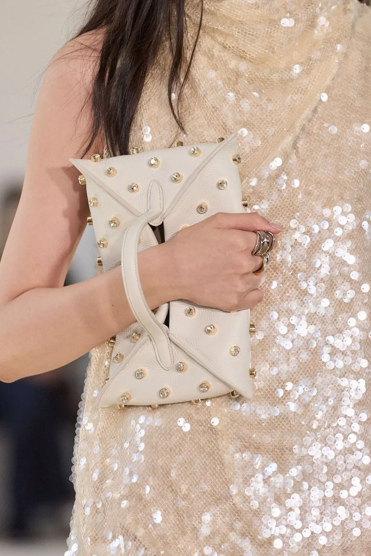 Clutch và 5 xu hướng định hình phong cách 2025