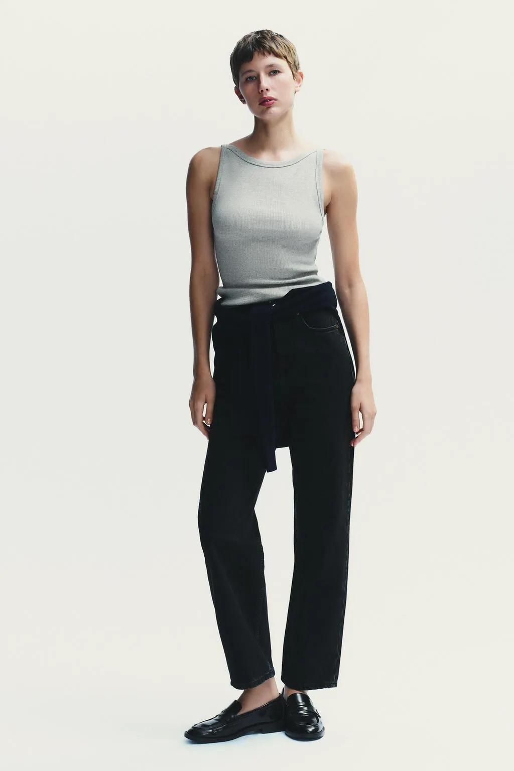 quần mom jeans x gi&agrave;y loafer